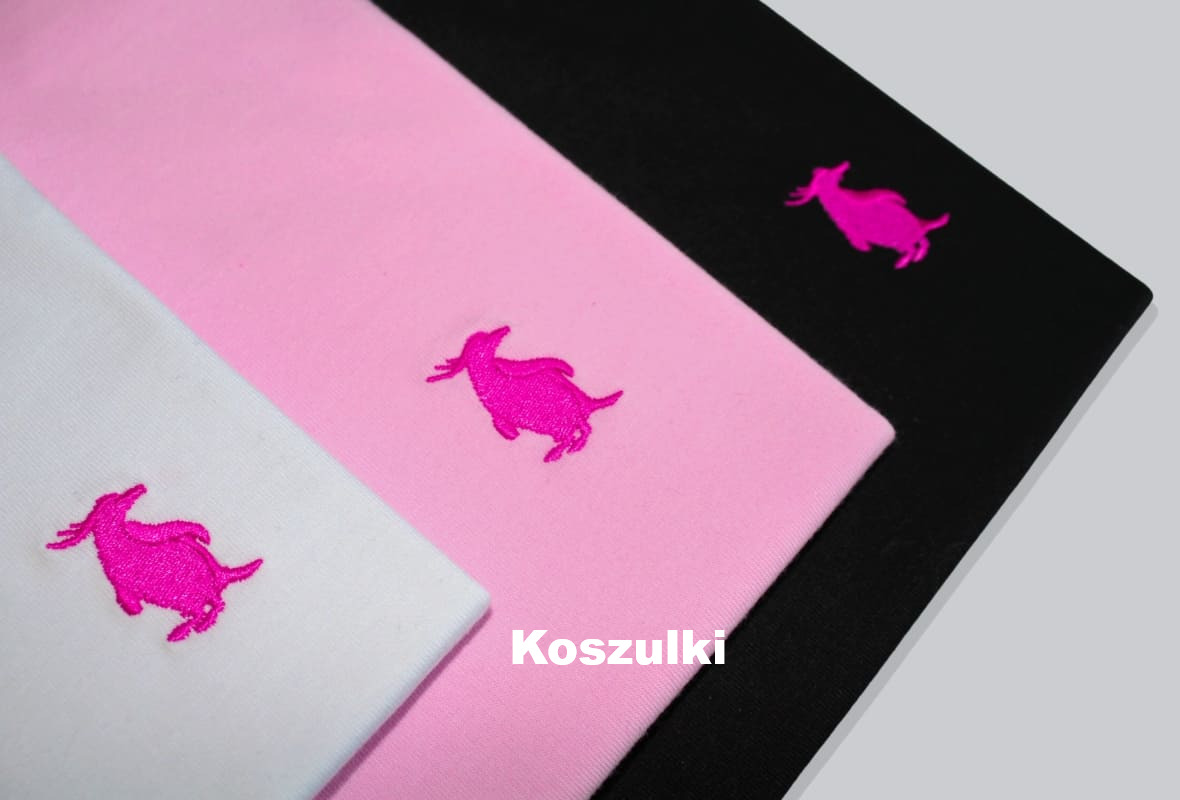 Koszulki bawełniane w trzech kolorach: biały, różowy i czarny. PinkWin-Wear