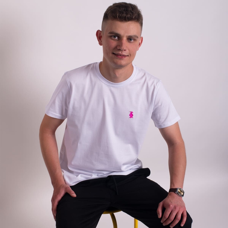 T-shirt-bialy-meski-_-PinkWin-Wear-z-rozowym-pingwinem.jpg