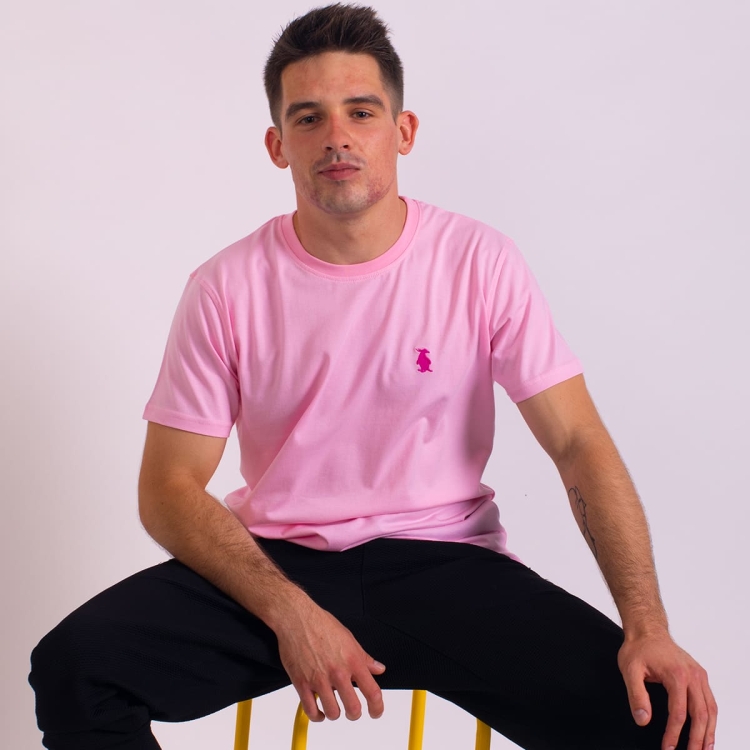 T-shirt-rozowy-meski-BASIC-PinkWin-Wear-z-rozowym-pingwinem.jpg