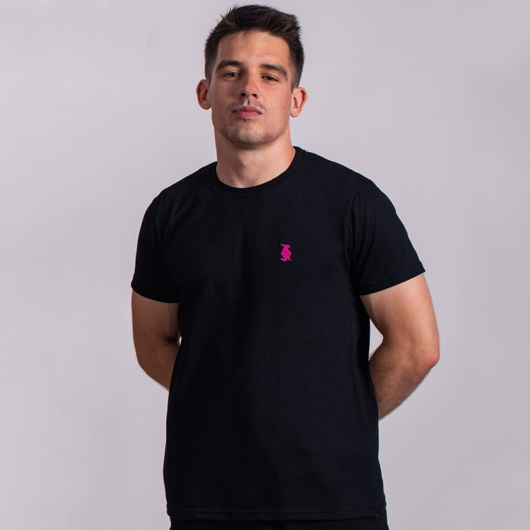 T-shirt-BASIC-czarny-PinkWin-Wear-z-rozowym-pingwinem.png.jpg