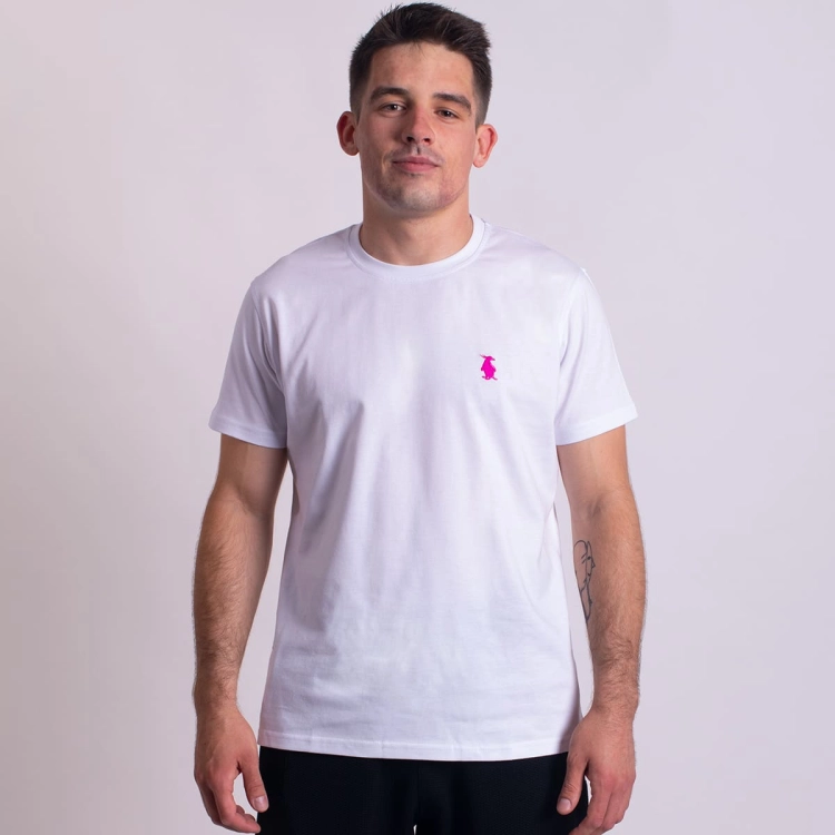 Koszulka-biala-meska-BASIC-PinkWin-Wear-z-rozowym-pingwinem.jpg